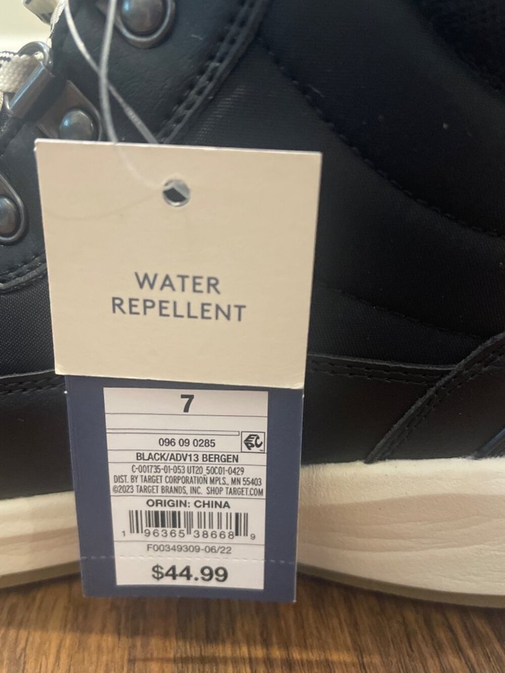 NWT Universal Thread Bergen Winter Boot Hiking Womens 7 - Picture 9 of 10